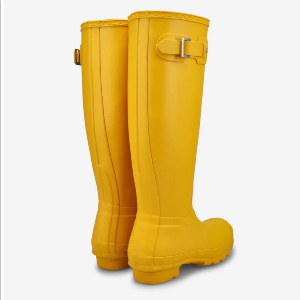 Yellow Hunter Tall rain boots - worn once for photoshoot. Ladies size 10 US